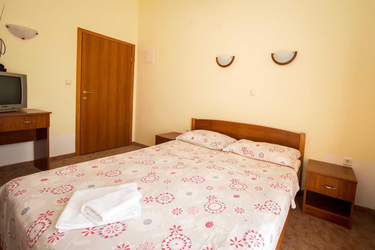 Bed And Breakfast Helena Kastela Exterior photo